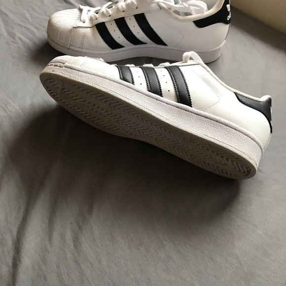 Adidas shoes - Picture 2 of 4
